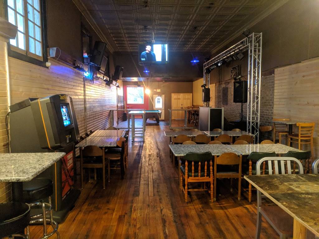 Ozzies | restaurant | 515 N Central Ave, Connersville, IN 47331, USA | 7658259980 OR +1 765-825-9980