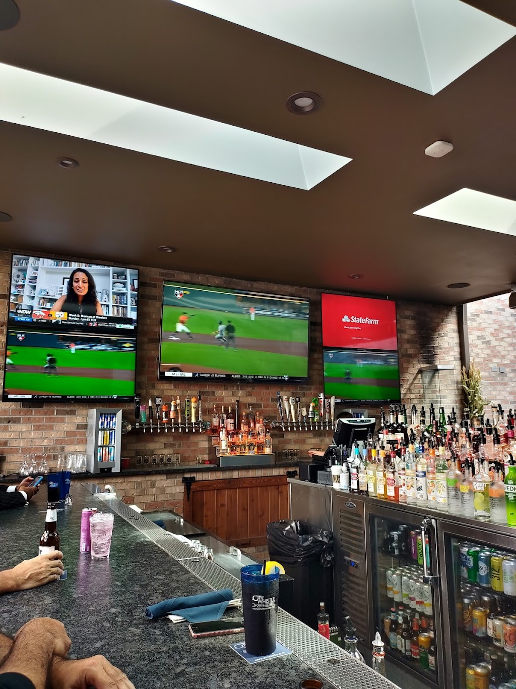 The Whistle Sports Bar & Grill | restaurant | 4911 95th St, Oak Lawn, IL 60453, USA | 7085815964 OR +1 708-581-5964