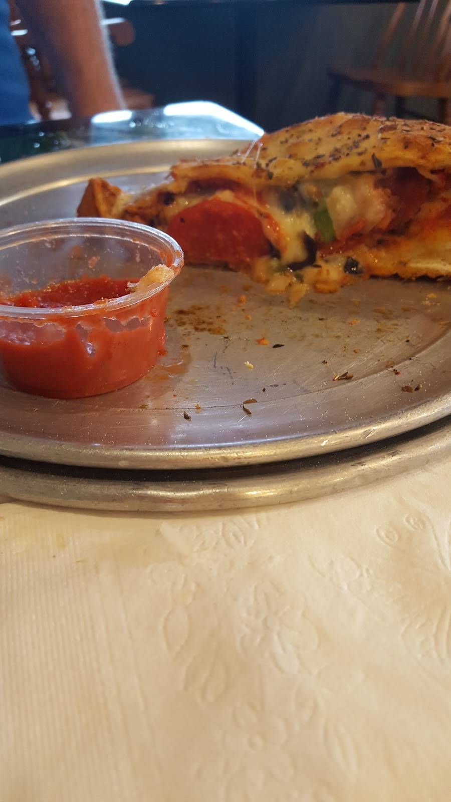 Pizza House | restaurant | 11 N Main St, Cicero, IN 46034, USA | 3179844399 OR +1 317-984-4399