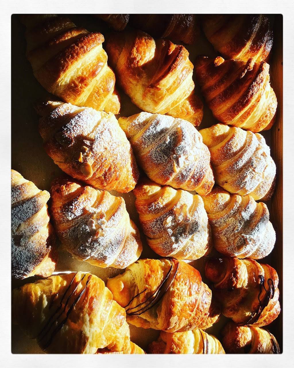 Auntie Dee Dees Homemade Vt Baked Goods | restaurant | 185 Mountain Rd, East Burke, VT 05832, USA | 8025351206 OR +1 802-535-1206