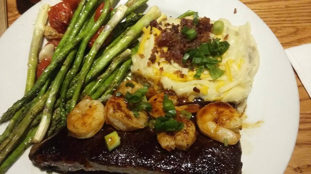 Chilis Grill & Bar | meal takeaway | 402 W 14 Mile Rd, Troy, MI 48083, USA | 2485892119 OR +1 248-589-2119