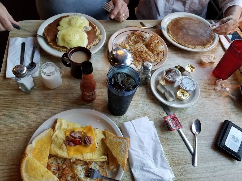 Jakes On the Park | restaurant | 17 S Park Row, Waterford, PA 16441, USA | 8147960201 OR +1 814-796-0201