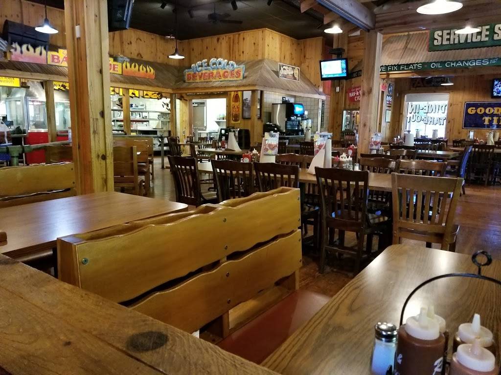 Famous Daves Bar-B-Que | restaurant | 1930 7th St W, St Paul, MN 55116, USA | 6516998800 OR +1 651-699-8800