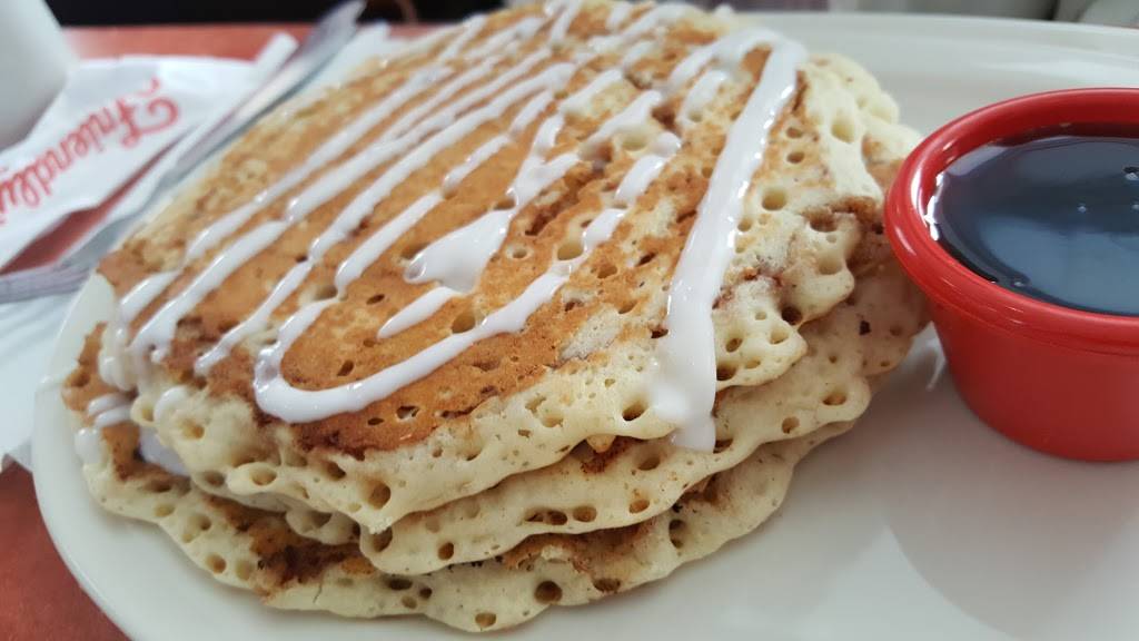 Friendlys | restaurant | 1229 S Willow St, Manchester, NH 03103, USA | 6036680542 OR +1 603-668-0542