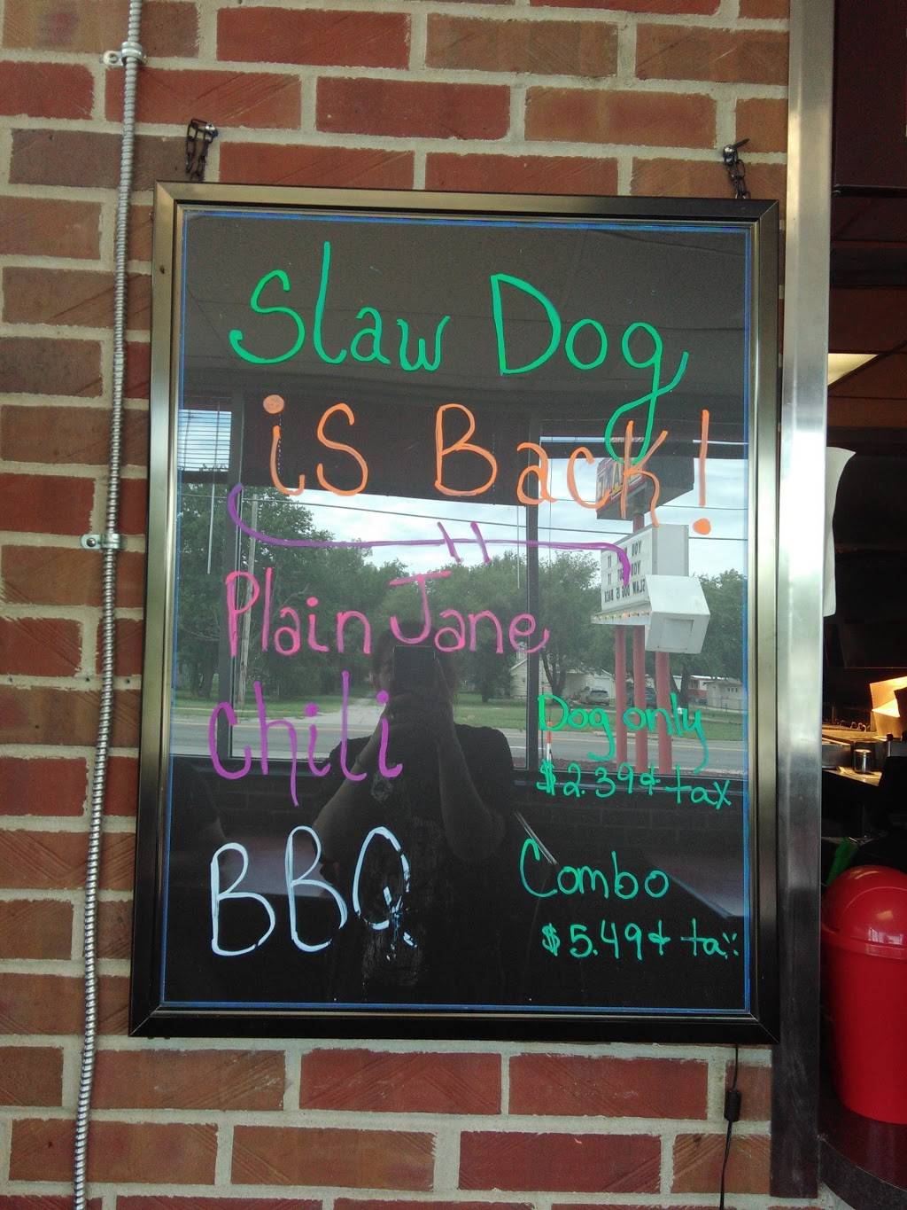 Dog-N-Shake | restaurant | 4323 S Seneca St, Wichita, KS 67217, USA | 3165227362 OR +1 316-522-7362