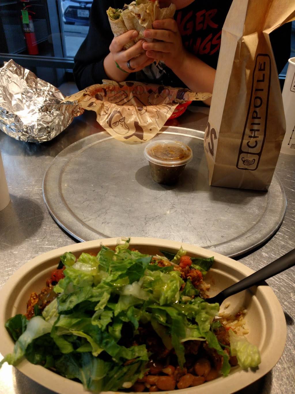Chipotle Mexican Grill | restaurant | 298 W North Ave Unit 1, Villa Park, IL 60181, USA | 6308340907 OR +1 630-834-0907