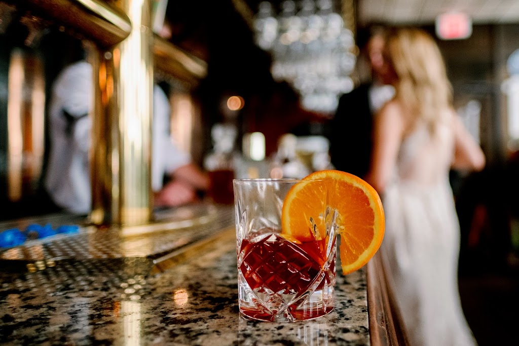 The Faust Pub | restaurant | 240 S Seguin Ave, New Braunfels, TX 78130, USA | 8306257791 OR +1 830-625-7791