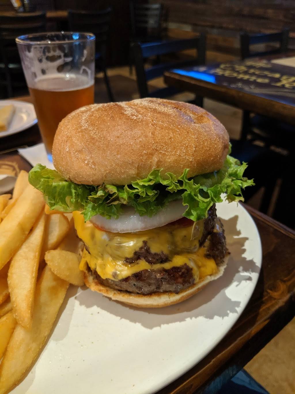 Lindburgers Wellington | restaurant | 13860 Wellington Trace #32,33, Wellington, FL 33414, USA | 5617530555 OR +1 561-753-0555