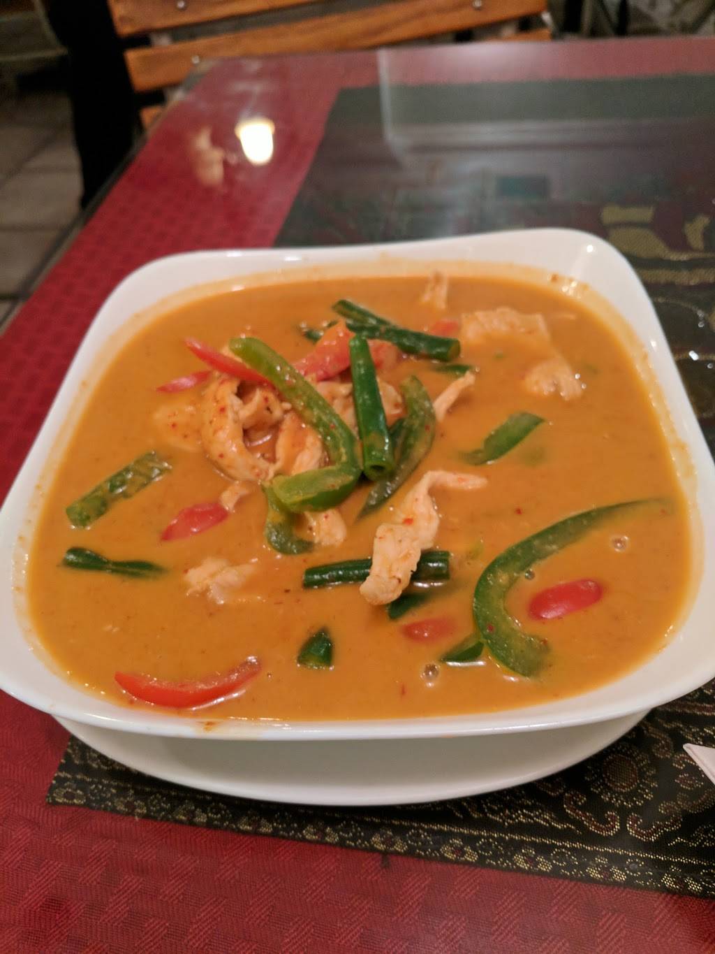 Thai Kitchen | restaurant | 2851 N Oakland Ave, Milwaukee, WI 53211, USA | 4149628851 OR +1 414-962-8851