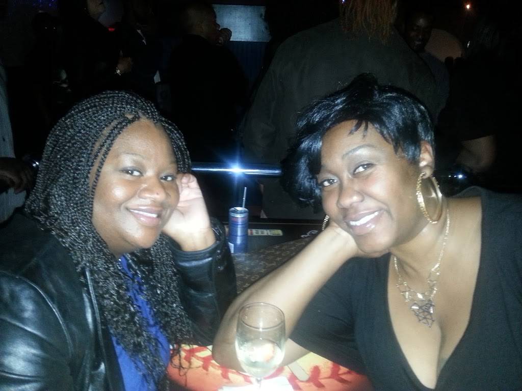 Memories Bar & Grill | restaurant | 7820 N Michigan Rd, Indianapolis, IN 46268, USA | 3178790759 OR +1 317-879-0759