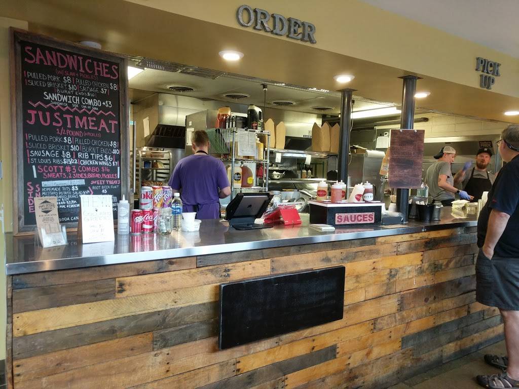 Two Scotts Barbecue | restaurant | 536 Leonard St NW, Grand Rapids, MI 49504, USA | 6166086756 OR +1 616-608-6756