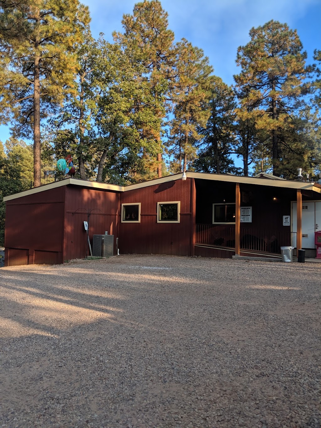 Darbis Cafe | restaurant | 235 E White Mountain Blvd, Pinetop, AZ 85935, USA | 9283676556 OR +1 928-367-6556