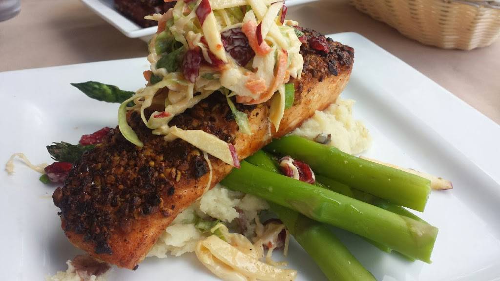 Hilltop Restaurant & Bar | restaurant | 4206 Lake Ave, Lockport, NY 14094, USA | 7164337060 OR +1 716-433-7060