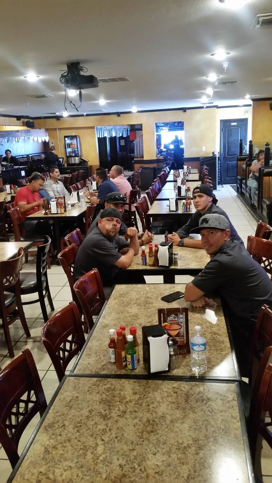 Mariscos Uruapan | restaurant | 10940 Limonite Ave, Mira Loma, CA 91752, USA | 9514795910 OR +1 951-479-5910