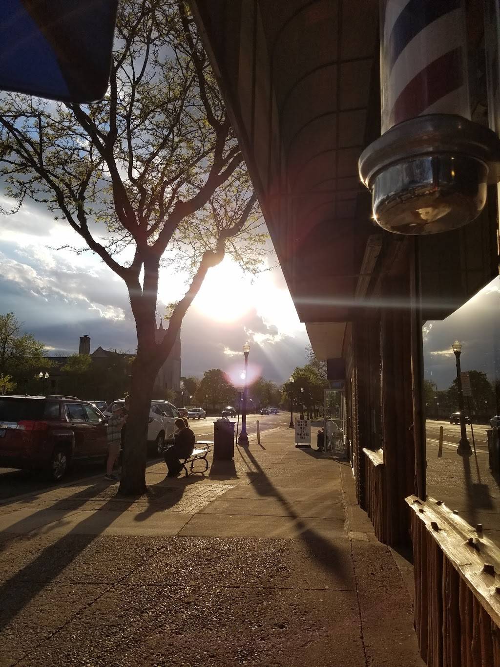 Guss Carry Out Brighton | meal takeaway | 8694 Grand River Ave, Brighton, MI 48116, USA | 8102276003 OR +1 810-227-6003