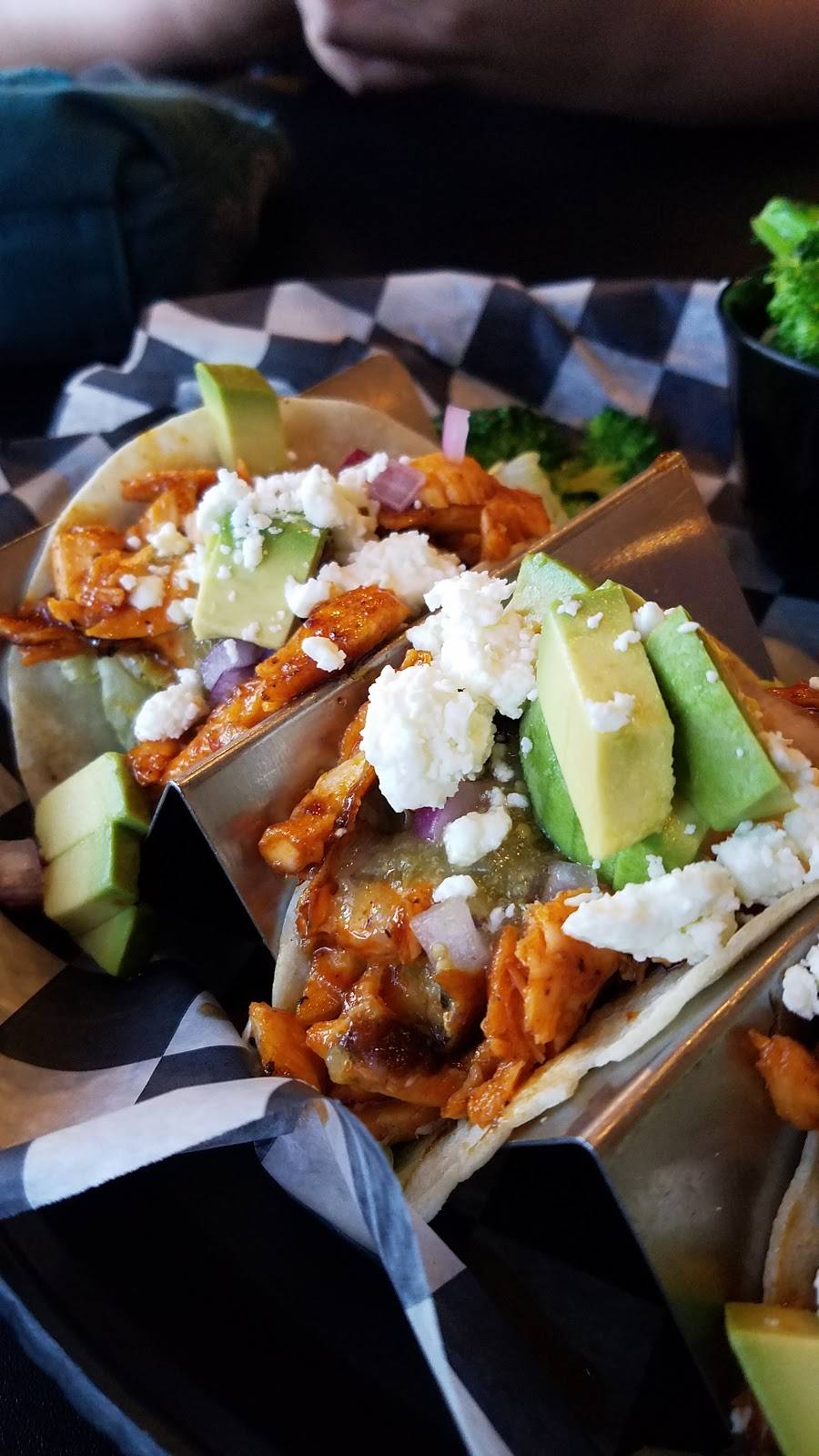 Louies Grill & Bar | restaurant | Brookhaven, 3750 W Robinson St #106, Norman, OK 73072, USA | 4053604386 OR +1 405-360-4386