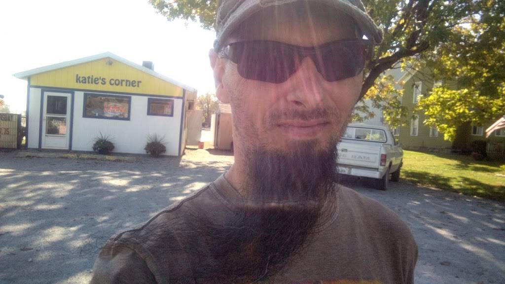 Katies Corner | restaurant | 312 Walnut St, Farina, IL 62838, USA | 6182453092 OR +1 618-245-3092