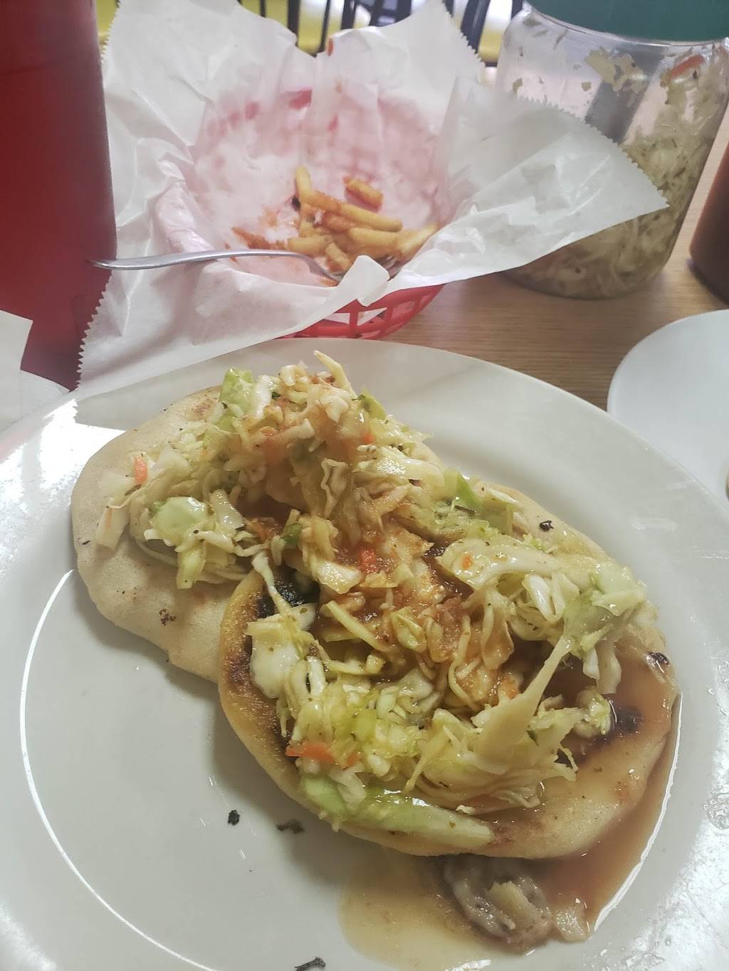 Restaurante Pupuseria El Guanaco | restaurant | 2001 10th Ave N #4, Lake Worth, FL 33461, USA | 5615850530 OR +1 561-585-0530