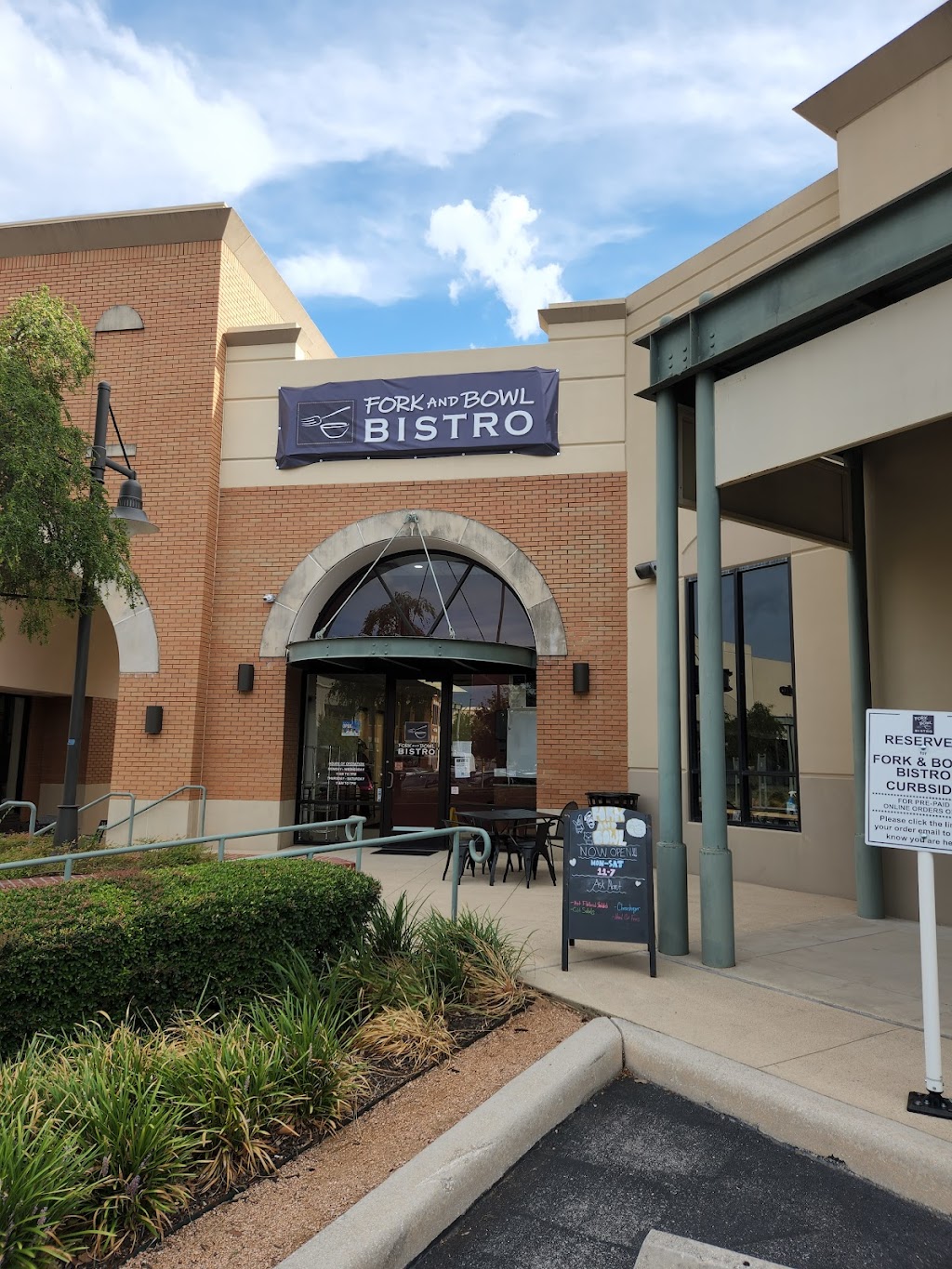 Fork & Bowl American Bistro | restaurant | 700 E Sonterra Blvd #210, San Antonio, TX 78258, USA | 2102578880 OR +1 210-257-8880