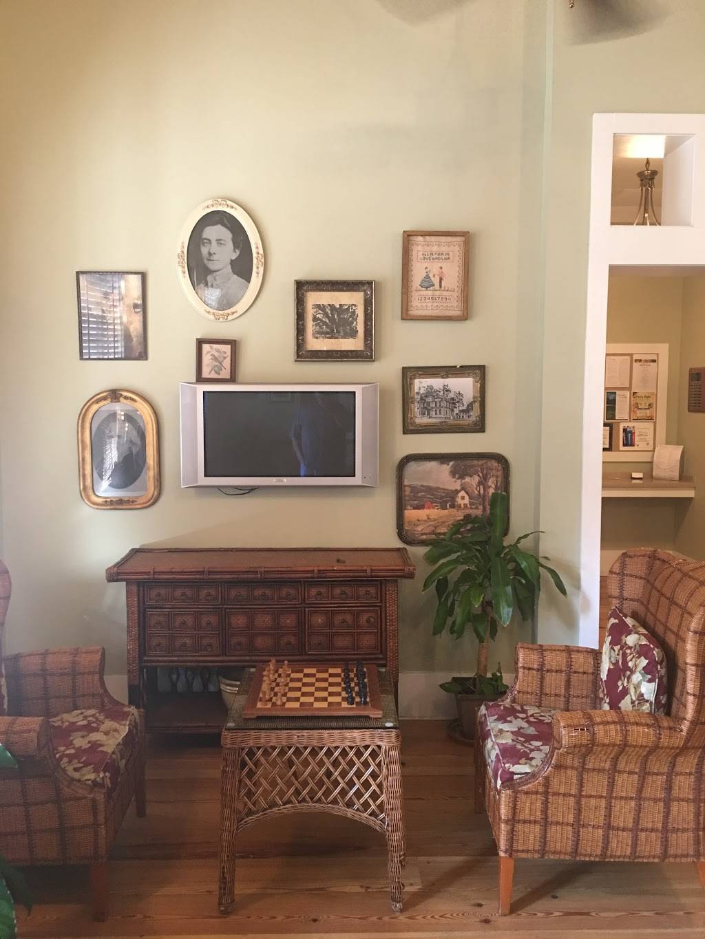 Sparrows Grille | restaurant | 8802, 300 Spalding Way, DeLand, FL 32724, USA | 3867386000 OR +1 386-738-6000