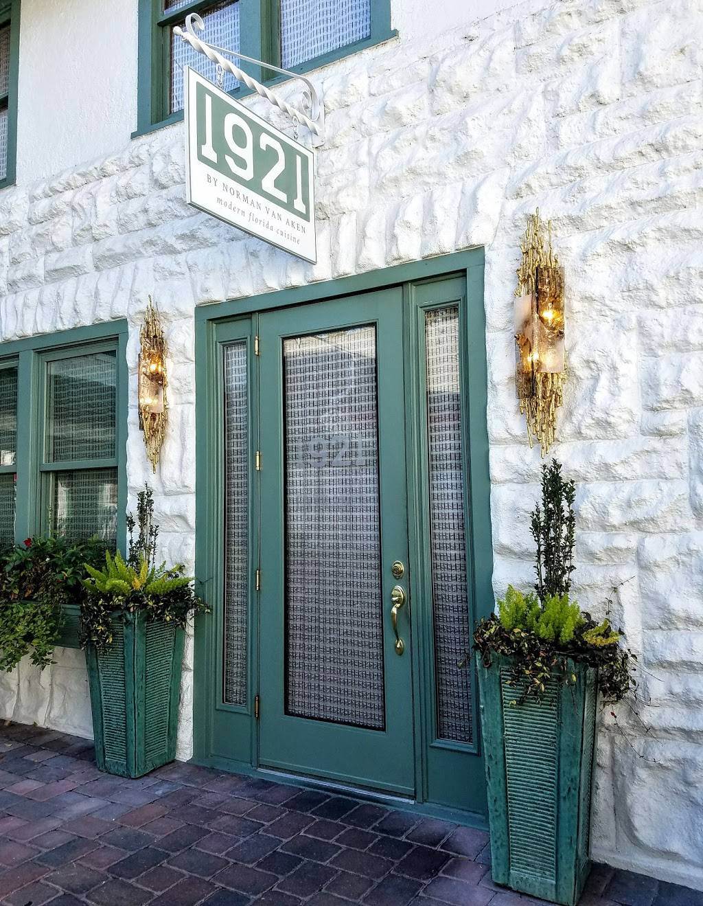 1921 Mount Dora | restaurant | 142 E 4th Ave, Mt Dora, FL 32757, USA | 3523851921 OR +1 352-385-1921