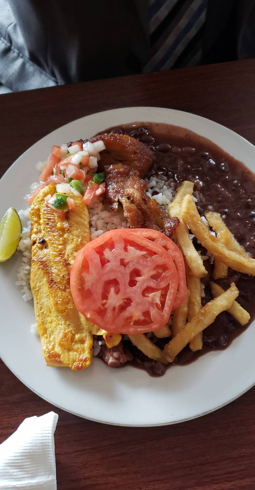 Central Grill Restaurant & Cafe | meal delivery | 315 Main St, Woburn, MA 01801, USA | 7812811652 OR +1 781-281-1652