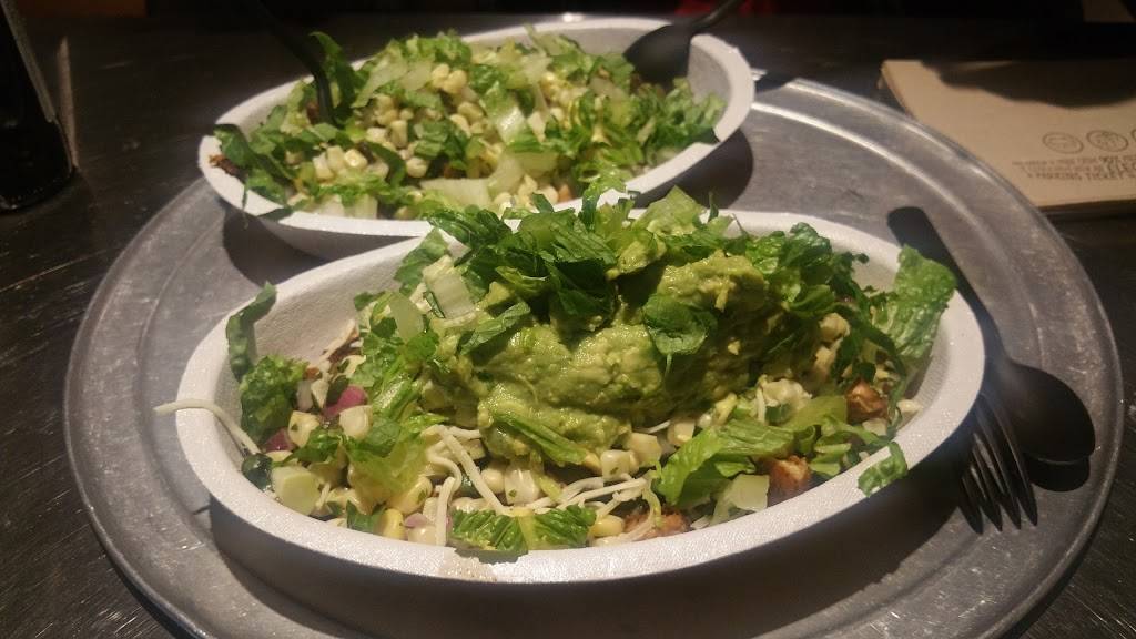 Chipotle Mexican Grill | restaurant | 910 Town Ctr, Elk Grove Village, IL 60007, USA | 8474341030 OR +1 847-434-1030