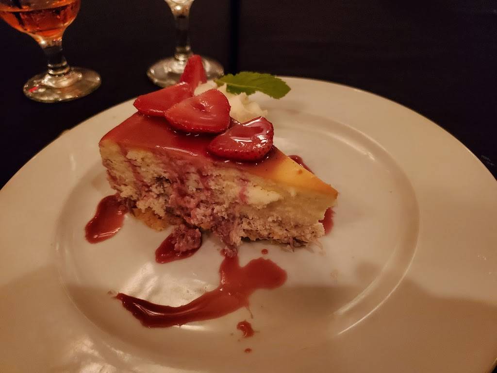 Giovannis | restaurant | 330 Oakwood Blvd, Detroit, MI 48217, USA | 3138410122 OR +1 313-841-0122