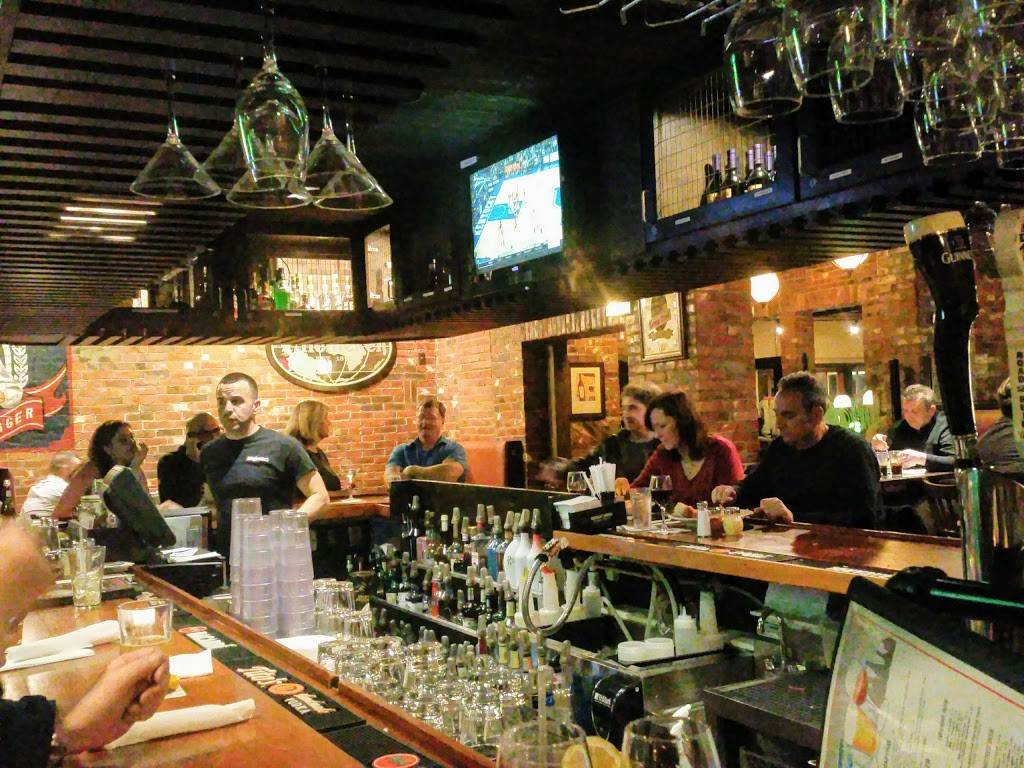 Joey Garlics Newington | restaurant | 150 Kitts Ln, Newington, CT 06111, USA | 8603724620 OR +1 860-372-4620