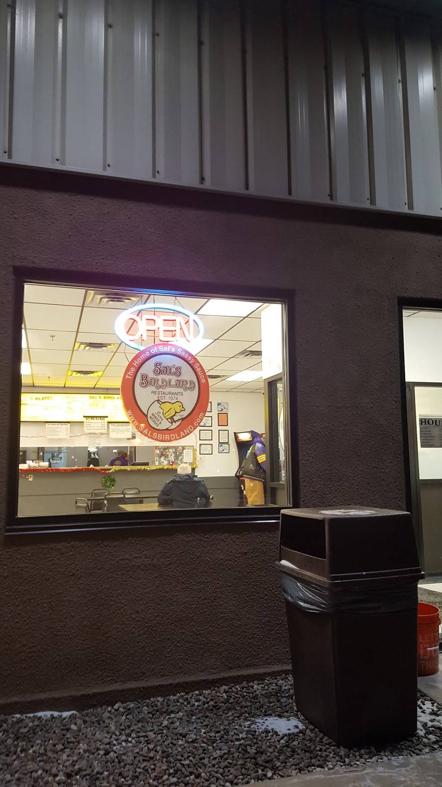 Sals Birdland Restaurants | restaurant | 400 Airpark Dr #10, Rochester, NY 14624, USA | 5853281620 OR +1 585-328-1620