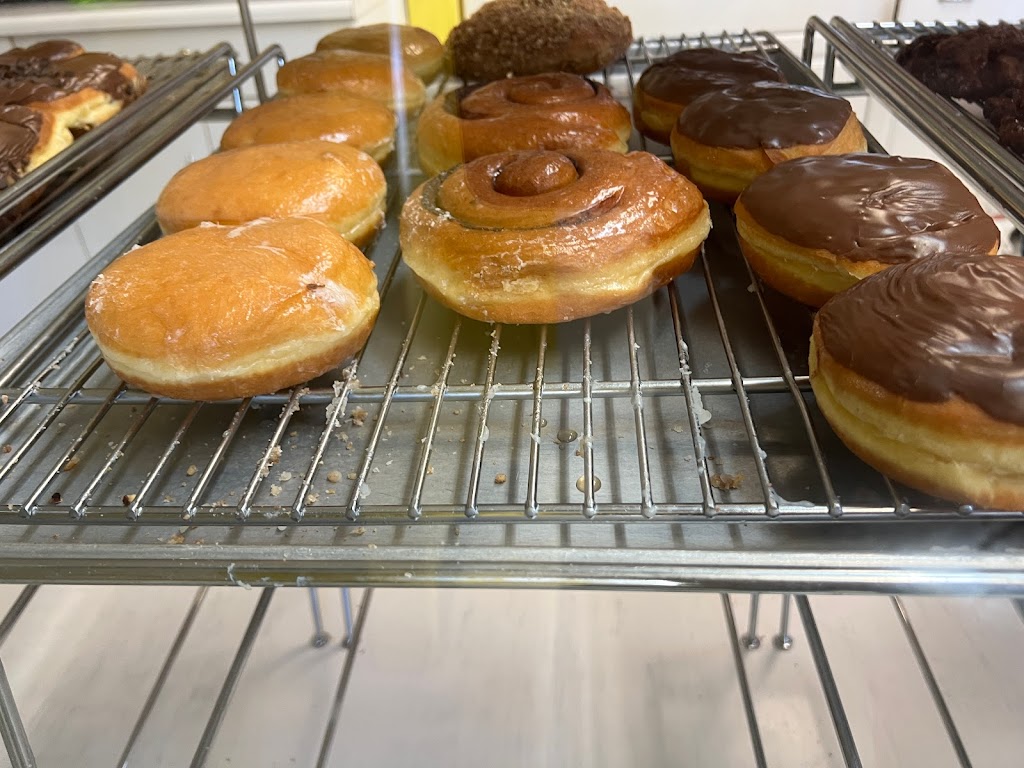 Doughnut Wheel | restaurant | 408 Pacific Ave, Willows, CA 95988, USA | 5303619119 OR +1 530-361-9119