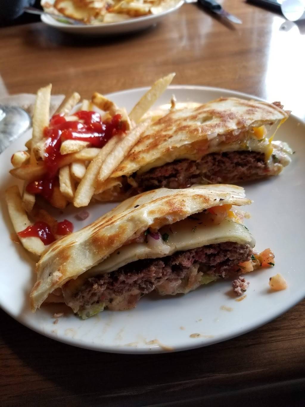 Applebees Grill + Bar | restaurant | 320 Dove Run Centre Dr, Middletown, DE 19709, USA | 3024490234 OR +1 302-449-0234