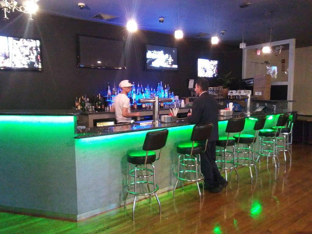 Oliveiras Steak House | restaurant | 72 Walnut St, Peabody, MA 01960, USA | 9785321530 OR +1 978-532-1530