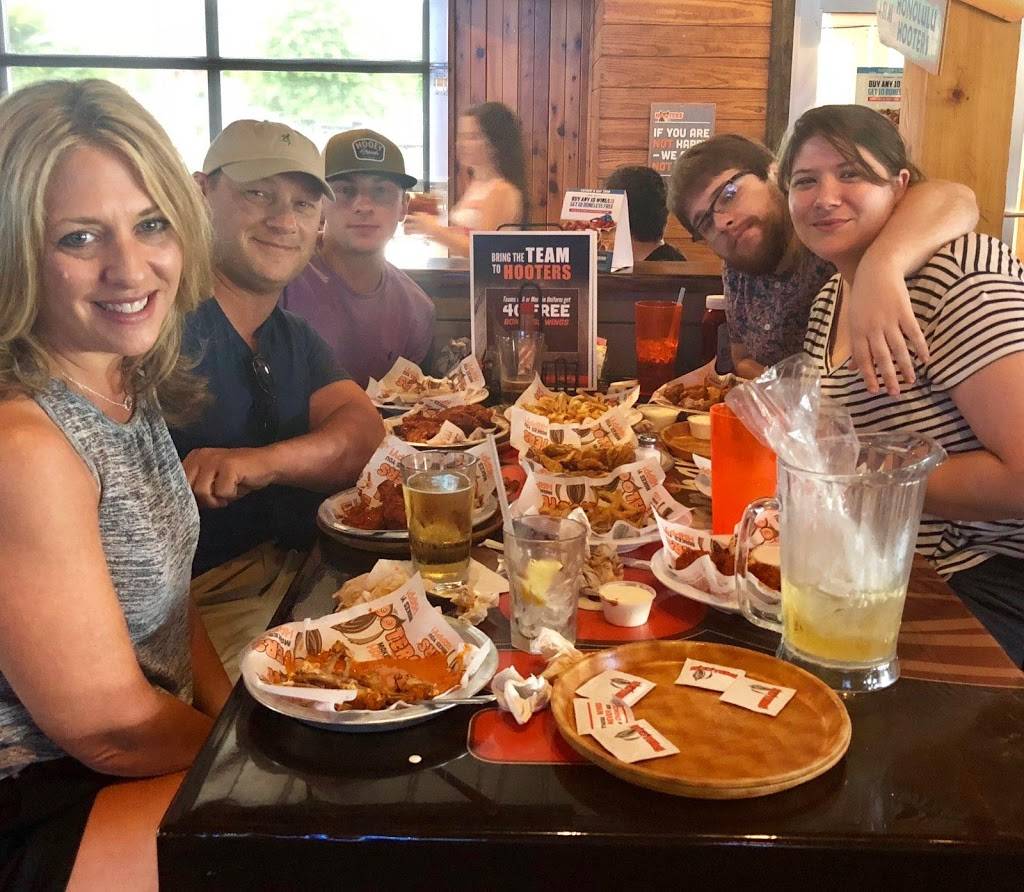 Hooters | meal takeaway | 254 Range 12 Blvd, Denham Springs, LA 70726, USA | 2252437962 OR +1 225-243-7962