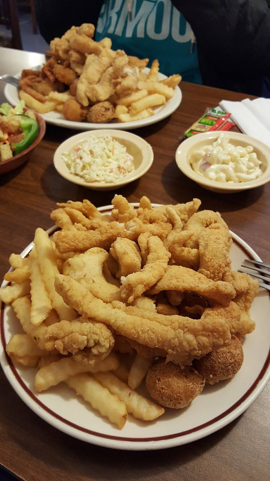 Harpers Catfish | restaurant | 3085 Old Gallatin Rd, Scottsville, KY 42164, USA | 2706227557 OR +1 270-622-7557