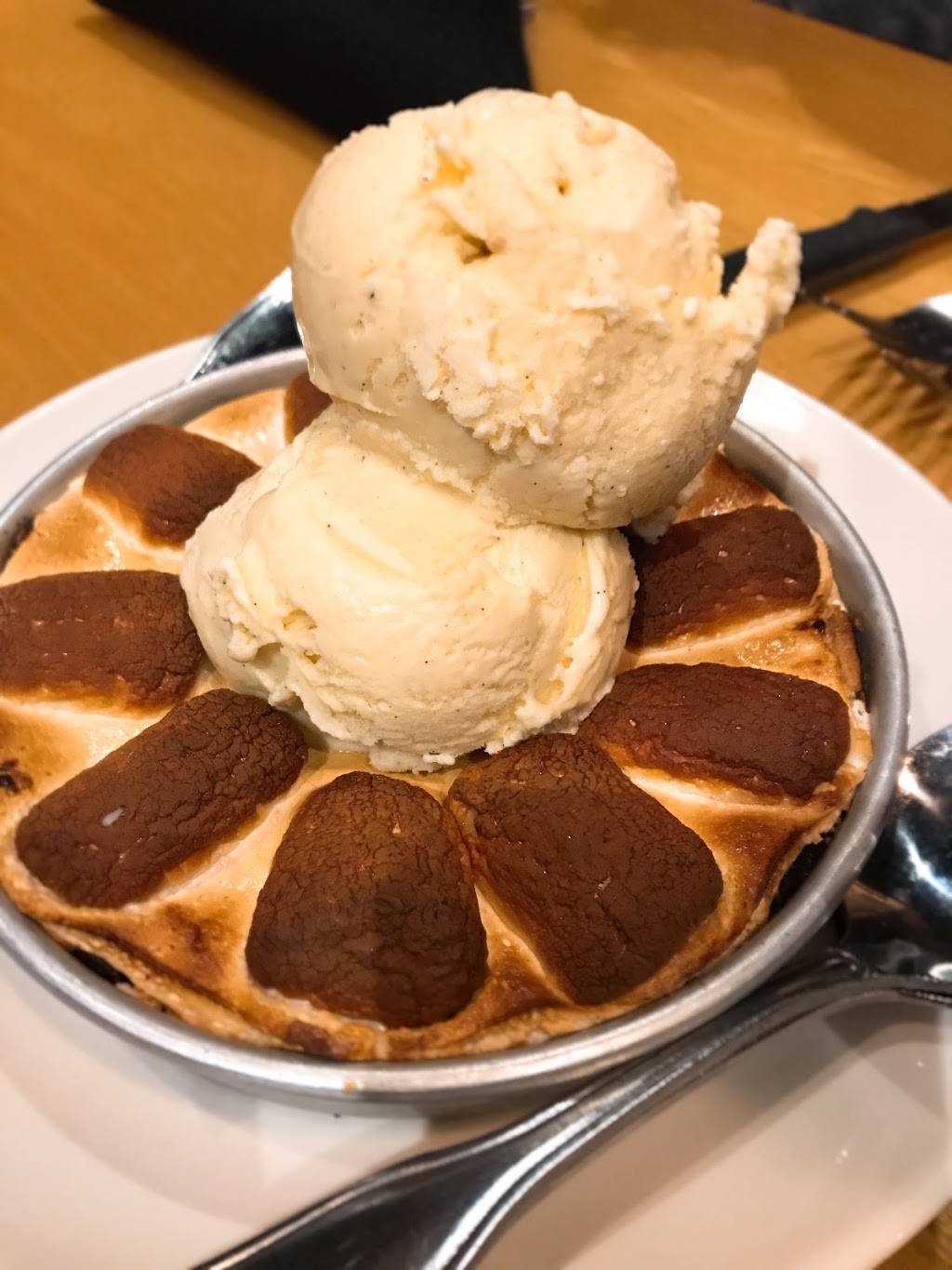 BJs Restaurant & Brewhouse | restaurant | 939 Broxton Ave, Los Angeles, CA 90024, USA | 3102097475 OR +1 310-209-7475