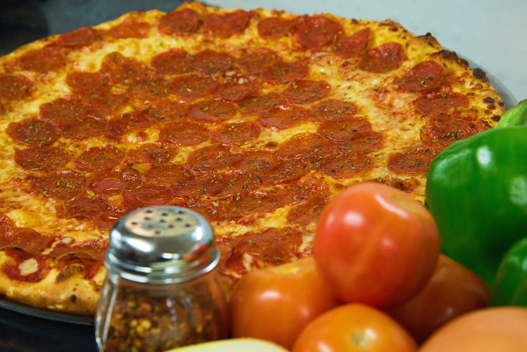 Bishops Store | meal takeaway | 464 Main St, Jackman, ME 04945, USA | 2076683411 OR +1 207-668-3411