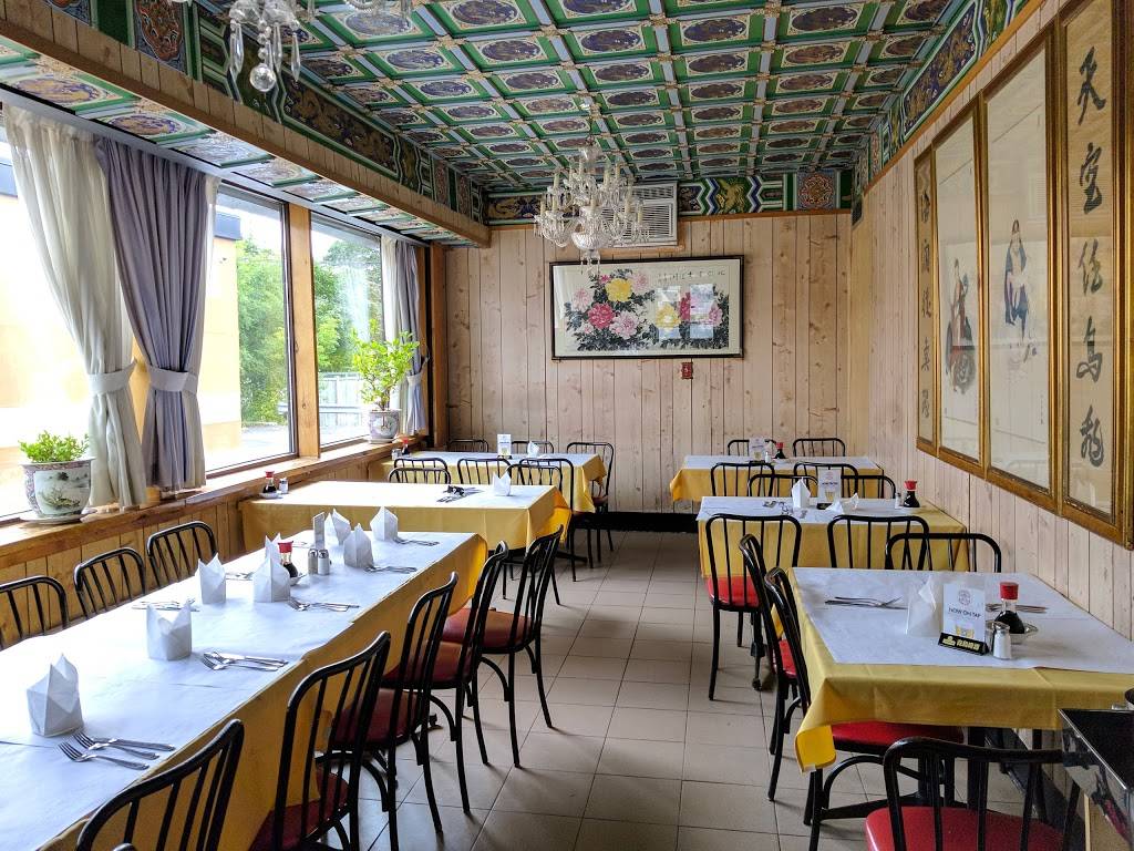 Golden Palace Restaurant | restaurant | 2195 Carling Ave, Ottawa, ON K2B 7E8, Canada | 6138208444 OR +1 613-820-8444