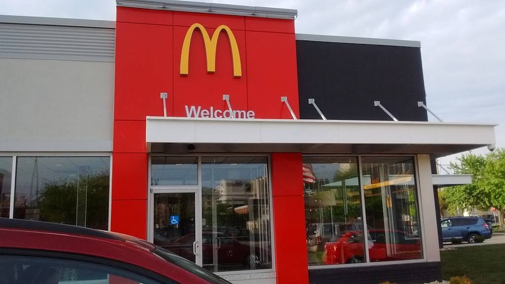 McDonalds | cafe | 381 E Main St, Columbus, OH 43215, USA | 6144644626 OR +1 614-464-4626
