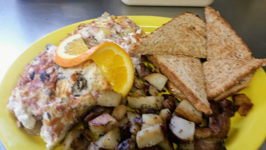 Kitchen Cravings | restaurant | 15 Airport Rd, Gilford, NH 03249, USA | 6035280001 OR +1 603-528-0001