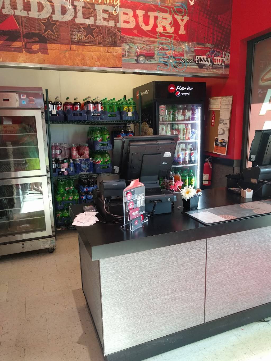 Pizza Hut | restaurant | 500 Spring Valley Dr, Middlebury, IN 46540, USA | 5748250441 OR +1 574-825-0441