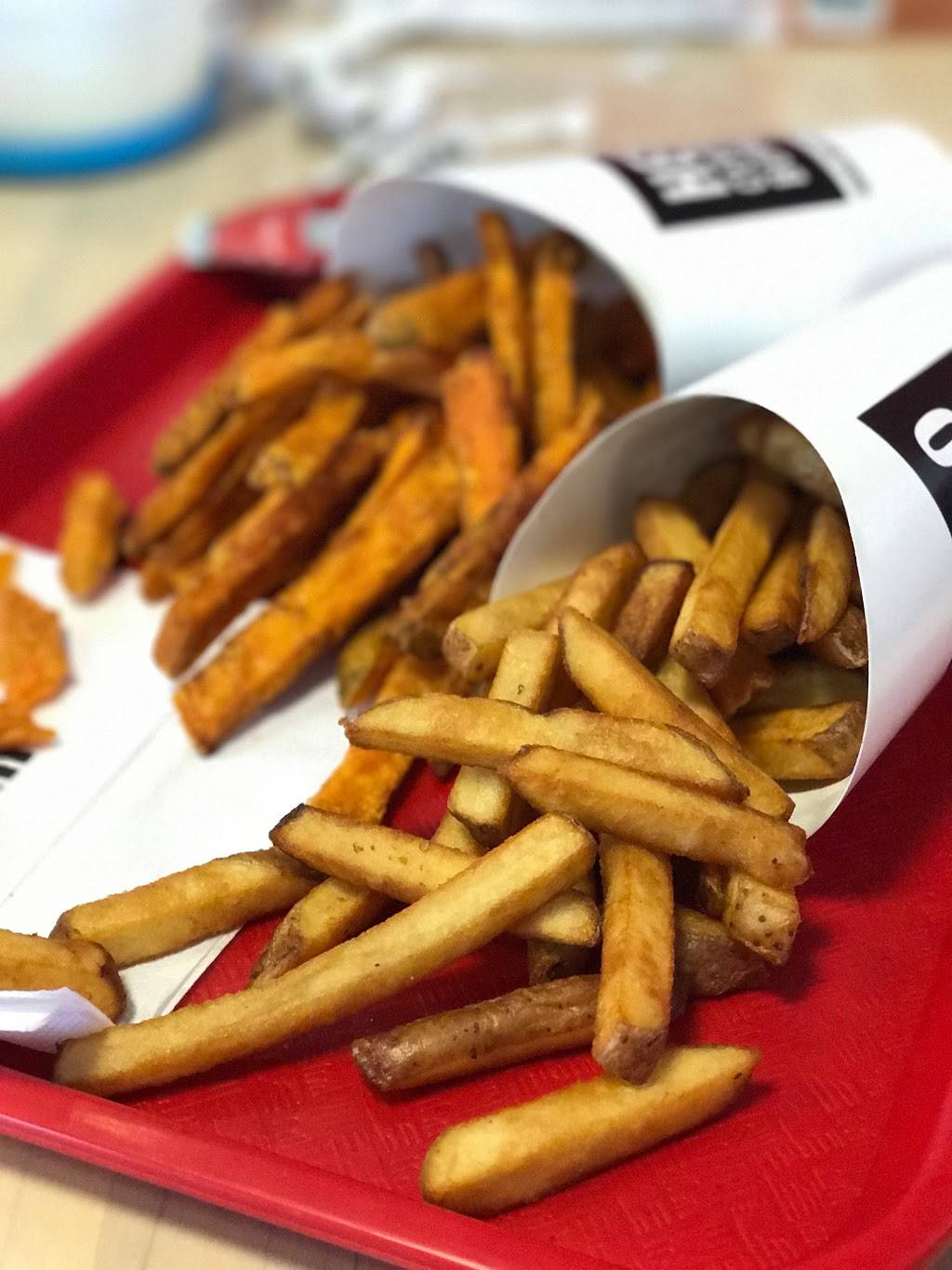 Hero Certified Burgers | restaurant | 12260 Yonge St, Richmond Hill, ON L4E 0W5, Canada | 2892345050 OR +1 289-234-5050