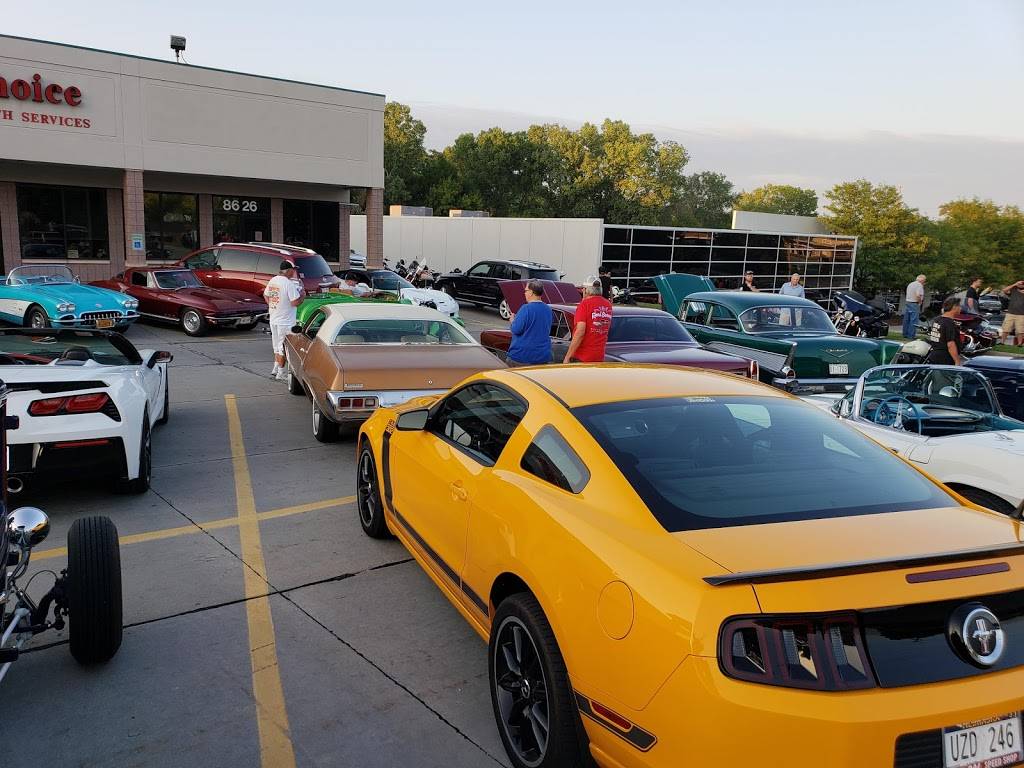 Cruisers Bar & Grill | restaurant | 8634 F St, Omaha, NE 68127, USA | 4026147445 OR +1 402-614-7445