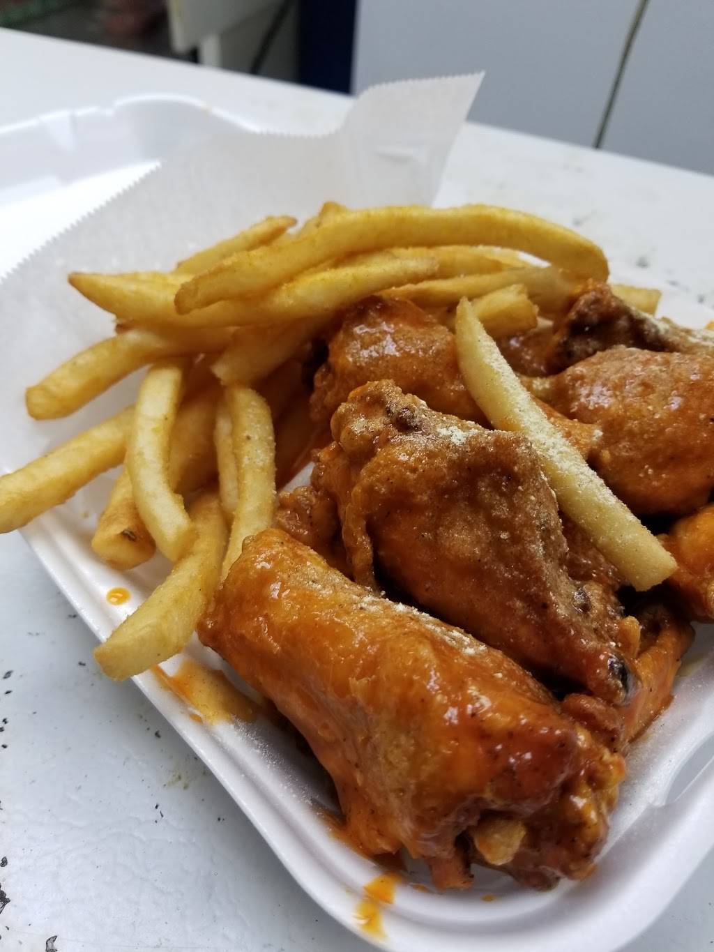 Blue Shark Fish & Chicken | restaurant | 5456 W 34th St, Indianapolis, IN 46224, USA | 3173294640 OR +1 317-329-4640