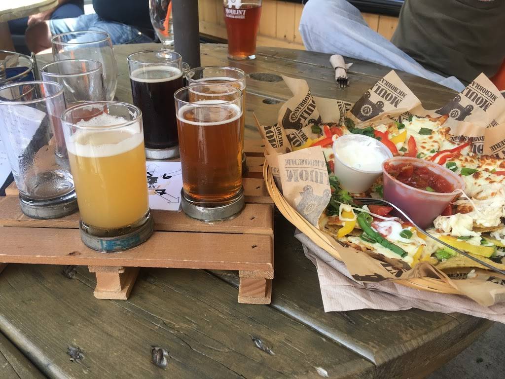 Microbrasserie Moulin 7 | restaurant | 294 Boulevard St Luc, Asbestos, QC J1T 2W1, Canada | 8197160686 OR +1 819-716-0686