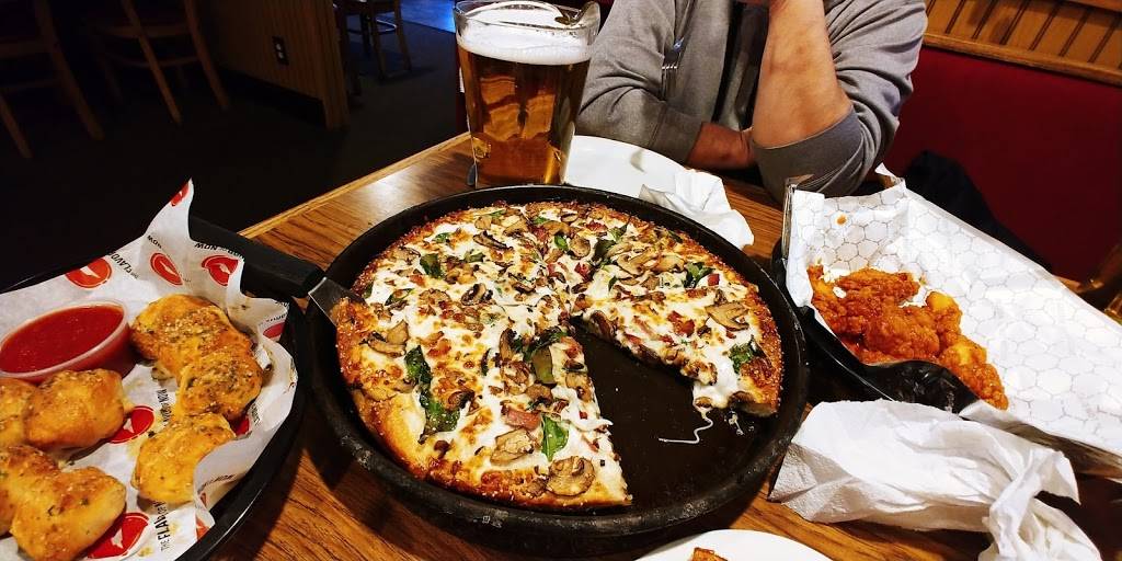 Pizza Hut | restaurant | 800 S Market St, Loudonville, OH 44842, USA | 4199945511 OR +1 419-994-5511