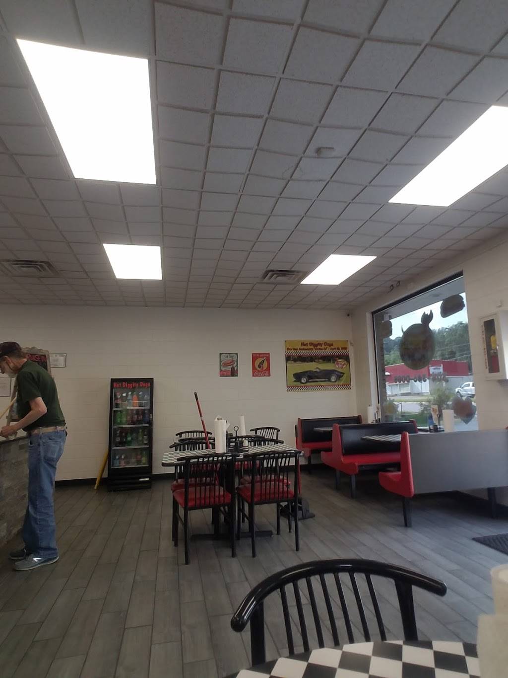 Hot Diggity Dogs | restaurant | 2313 7th Ave, Charleston, WV 25387, USA | 3043463647 OR +1 304-346-3647