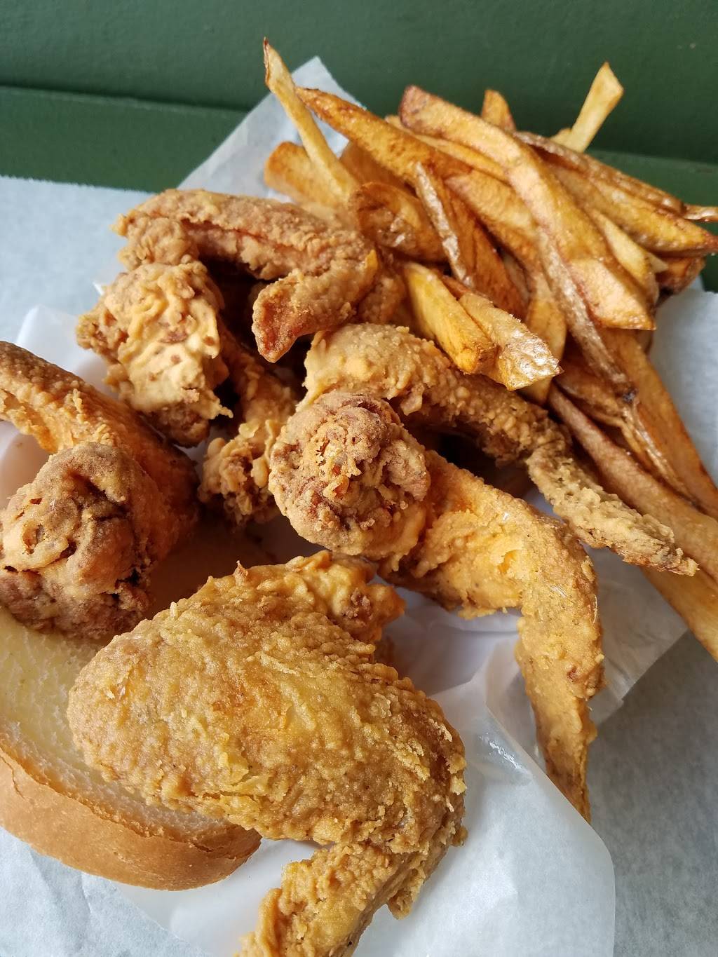 Ms. Ts Southern Fried Chicken | meal takeaway | 3343 N Broadway, Chicago, IL 60657, USA | 7737282500 OR +1 773-728-2500