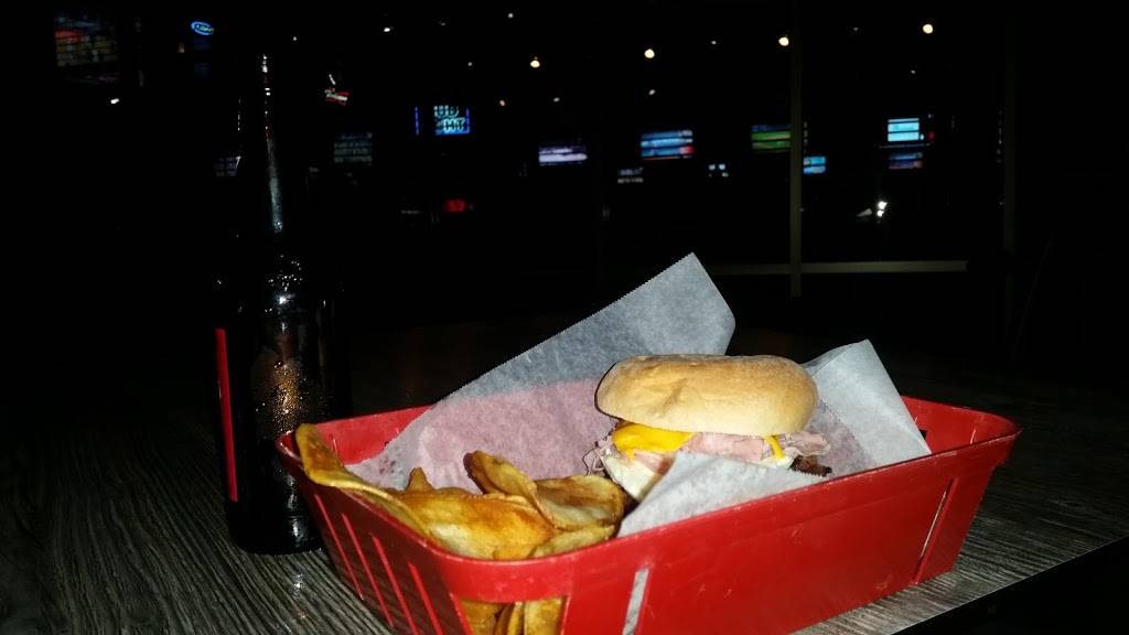 Austins Bar & Grill | restaurant | 245 N Moonlight Rd, Gardner, KS 66030, USA | 9138566965 OR +1 913-856-6965