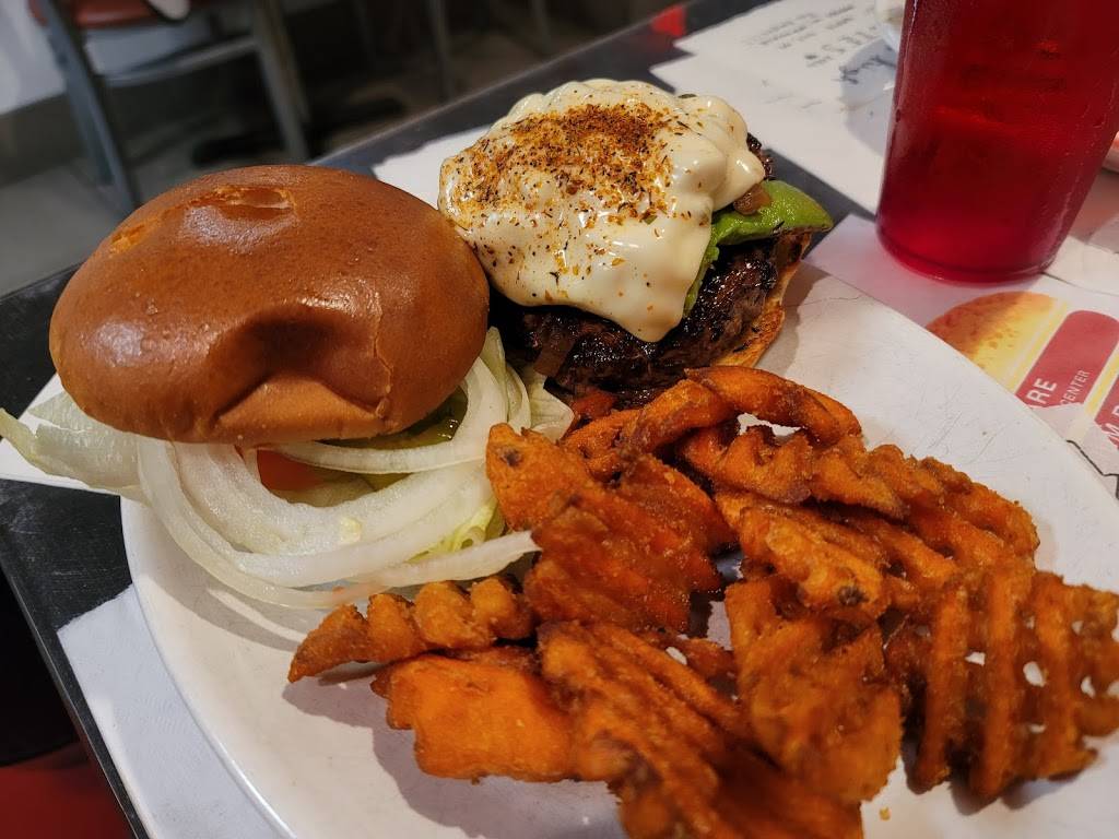 Brooks Gourmet Burgers & Dogs | restaurant | 330 9th St S, Naples, FL 34102, USA | 2392621127 OR +1 239-262-1127